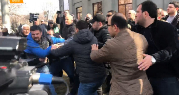 Армия против премьера, или "Место трупа — политический крематорий"