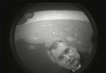 Рогозин отреагировал на публикацию снимков американского марсохода мемом