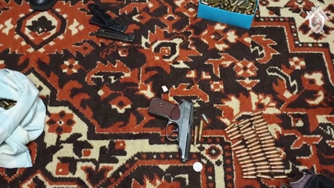 В Ленинградской области местный депутат и иные лица подозреваются в незаконном обороте оружия