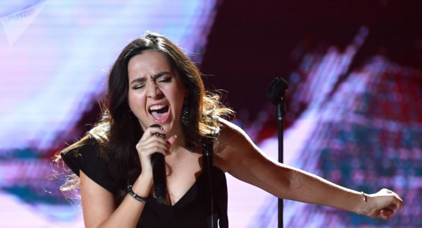 Для чего Манижа будет петь про русских женщин