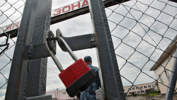 Путин подписал закон об отключении мобильной связи в тюрьмах