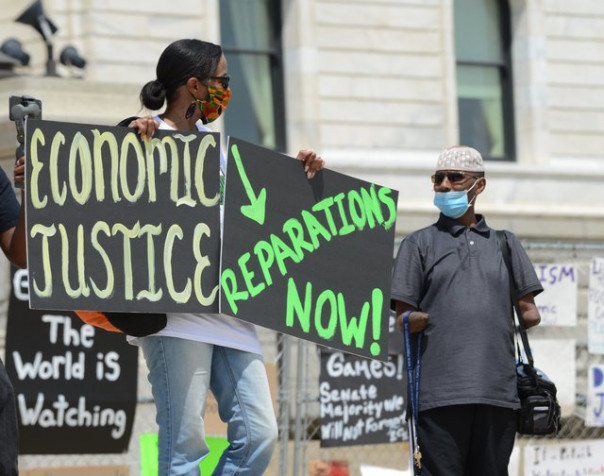 Первый город США запускает выплаты репарации неграм, но "этого мало"
