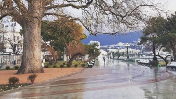 Обильные дожди напитают Крым водой.