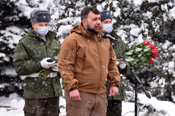 Глава ДНР посмертно наградил двоих защитников Республики