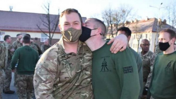 У границы с Россией поляки подрались с геями из армии Великобритании