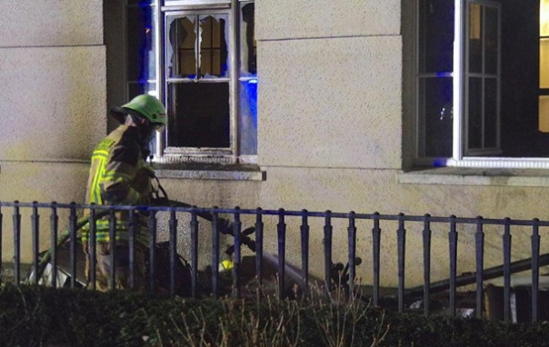 Германия устала от карантина: мужчина поджег мэрию