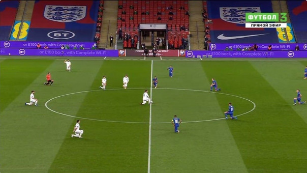 Русский встал на колено на глазах у англичан. Судья Левников пошёл на поводу у британцев?