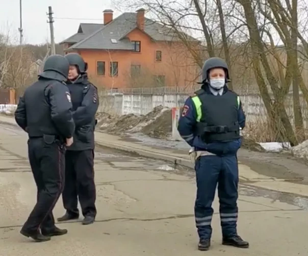 Спецоперация по задержанию стрелка в Мытищах длится уже более трех часов