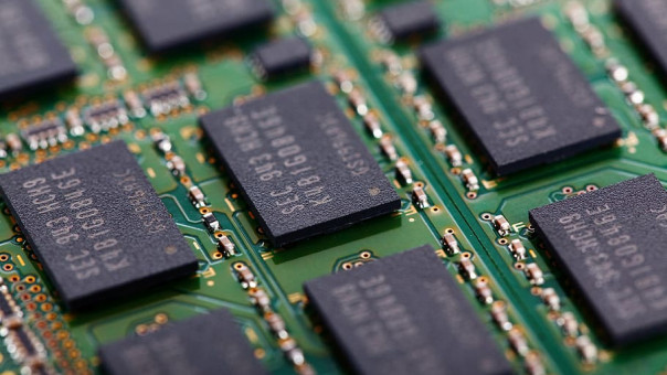 Китай не дал США купить японского поставщика станков для производства чипов