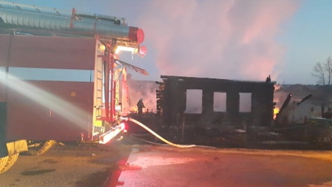 Жертвами пожара в Свердловской области стали четверо детей.