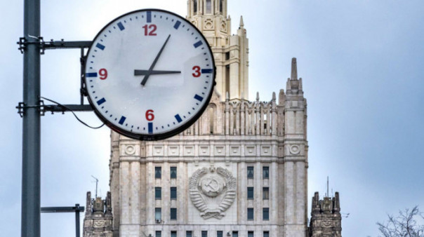 России нужно сделать паузу в отношениях с Западом