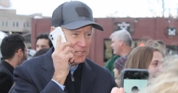 «Стоим плечом к плечу». Зеленский впервые поговорил по телефону с Байденом