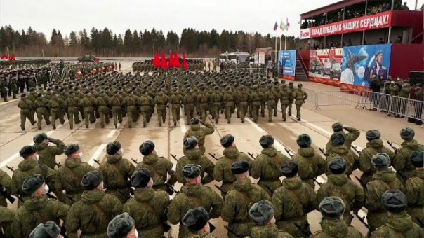 Тысячи военнослужащих, бронетехника и авиация: В Подмосковье прошла первая сводная репетиция Парада Победы