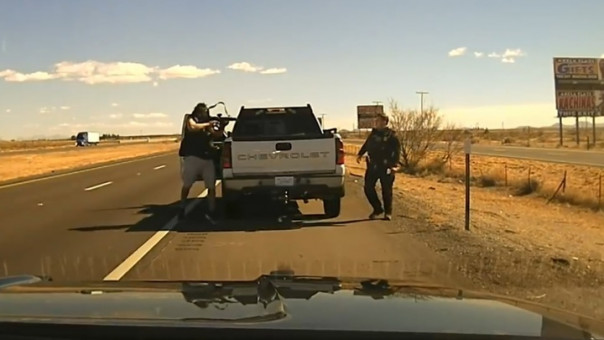 В США преступник расстрелял полицейского, добив его выстрелом в голову