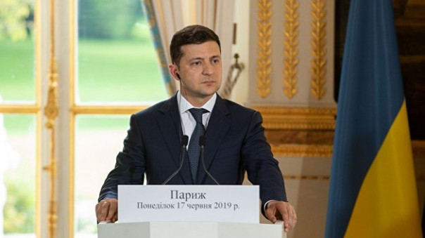 Зеленский прокатился в Париж. Непонятно зачем