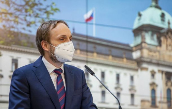 Чехия высылает 63 сотрудника посольства России | Захарова раскрыла детали высылки чешских дипломатов