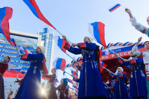 Какой сегодня праздник отмечают в России