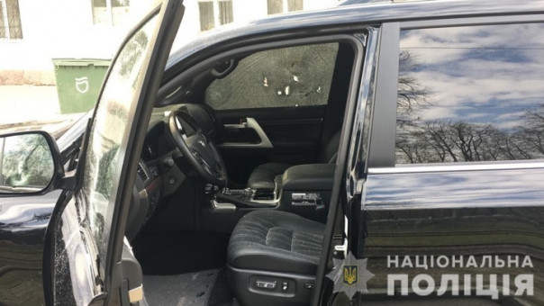 В Днепропетровске убийца расстрелял водителя внедорожника посреди оживленной улицы (Видео)