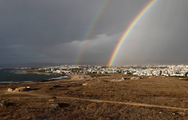 Привитые "Спутником V" смогут прилетать на Кипр без теста на коронавирус