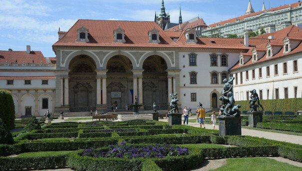 Сенат Чехии хочет обвинить Земана в госизмене после заявления о Врбетице