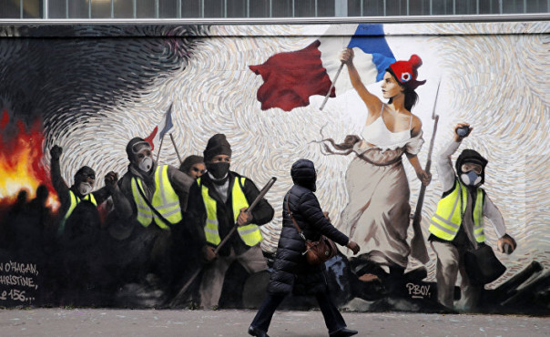 «Вернуть честь нашим правителям»: 20 генералов предупредили Макрона о риске развала страны