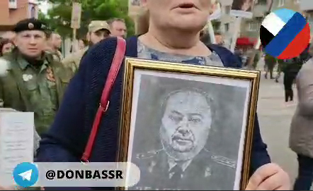 Дед Владимира Зеленского прошел в "Бессмертном полку", но не в Киеве, а в Донецке.