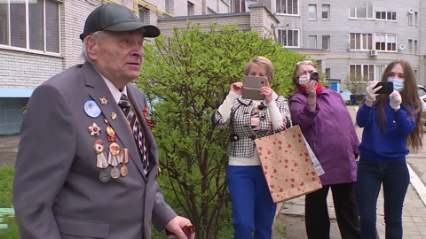 Ветеран войны Николай Максимов принял поздравления с 100-летием