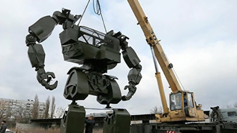 Автоботы Донецка: на Донбассе появились огромные роботы-трансформеры