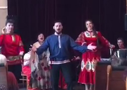 Француз переехал в ДНР и поет русские песни