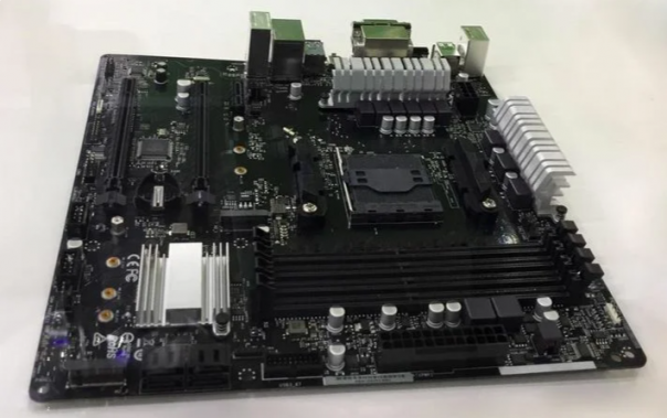 В России началось производство первых отечественных материнских плат