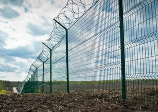 Украина отгородилась от России 400 км противотанкового рва и 100 км забора