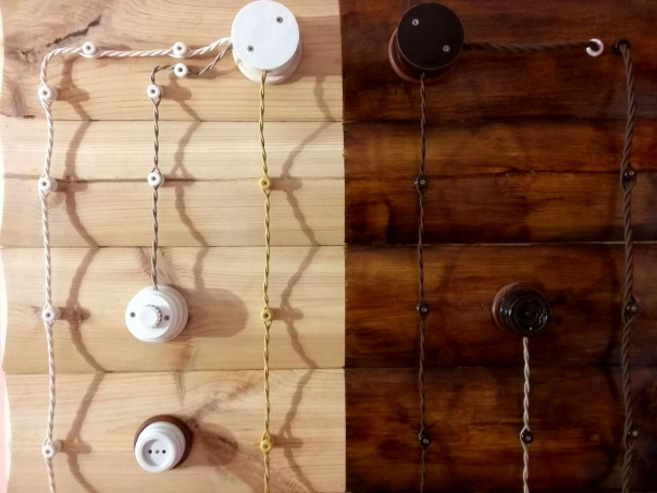 Причины популярности и особенности ретро проводки