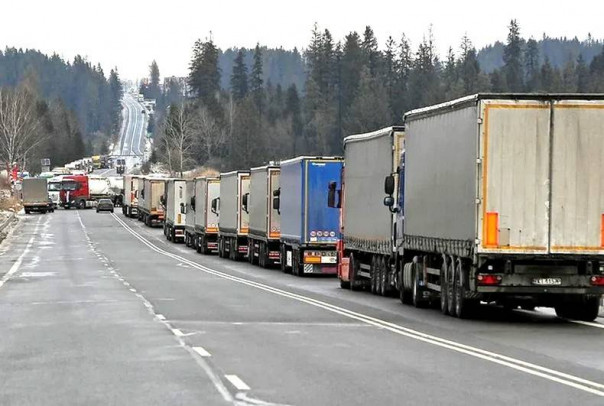 Транзитная отрасль Литвы растеряла литовских водителей