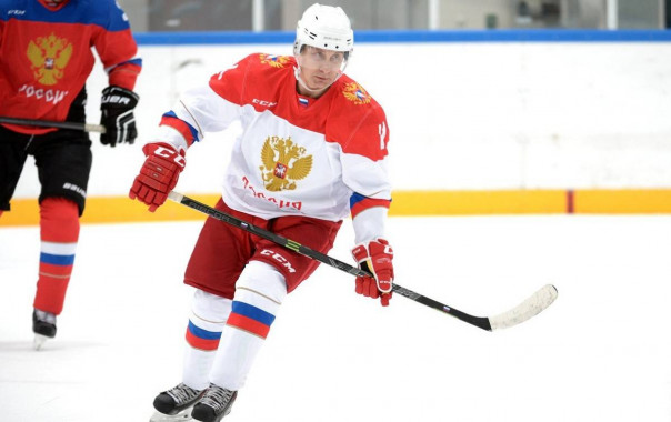 Чем вызвана странная любовь Путина к хоккею