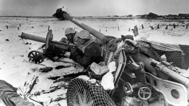 Будем карать: надо дождаться практики применения закона о запрете отождествлять роль СССР и Третьего рейха