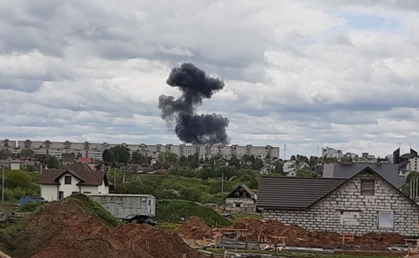 В белорусских Барановичах, при взлете разбился военный самолет. Погибли два пилота