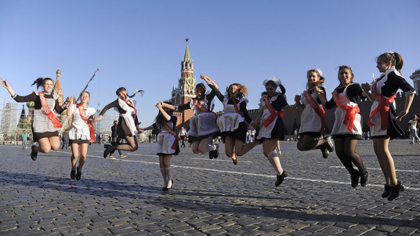 "Твои рваные джинсы и монгольские скулы": Верните школьную форму