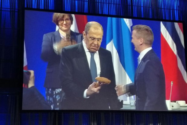 Лаврову на Арктическом совете вручили молоток председательства | Выступление Сергея Лаврова на встрече глав МИД Арктического совета в Рейкьявике