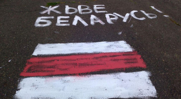 Белорусские силовики хотят приравнять бело-красно-белый флаг оппозиции к символам нацизма