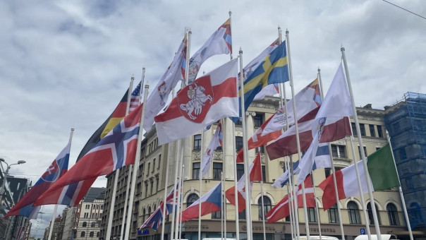 Мэр Риги поручил снять флаги федерации хоккея после скандала с госфлагом Белоруссии