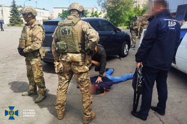 В Черкассах СБУшники задержали нацгвардейца торговавшего оружием