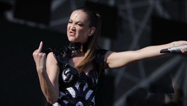 Ольга Бузова в Сталинграде. Сколько это терпеть? Платон Беседин