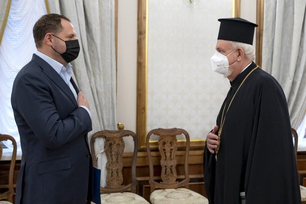 Зеленский приветствовал религиозную оккупацию Украины