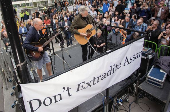 «Я не буду участвовать в этой чуши, Цукерберг»: Роджер Уотерс раскритиковал Facebook и Instagram из-за цензуры