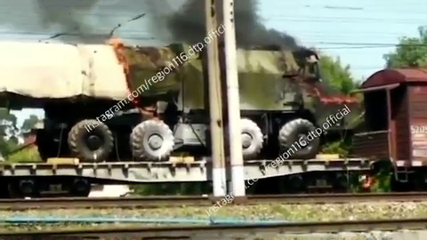 В Татарстане на железнодорожной платформе загорелся военный тягач