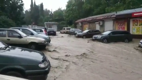Ялта – под ударом стихии. В городе отключают водоснабжение и просят жителей запасаться водой