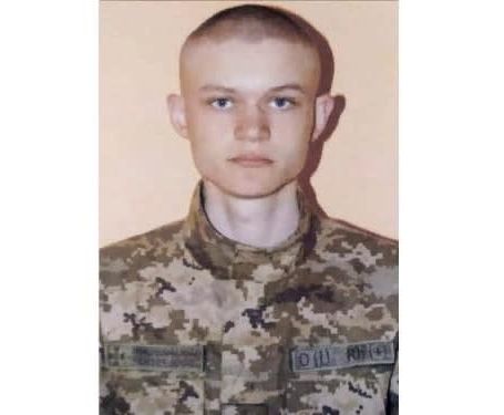 На Закарпатье вооруженный солдат-срочник захватил автомобиль и ограбил обменный пункт.