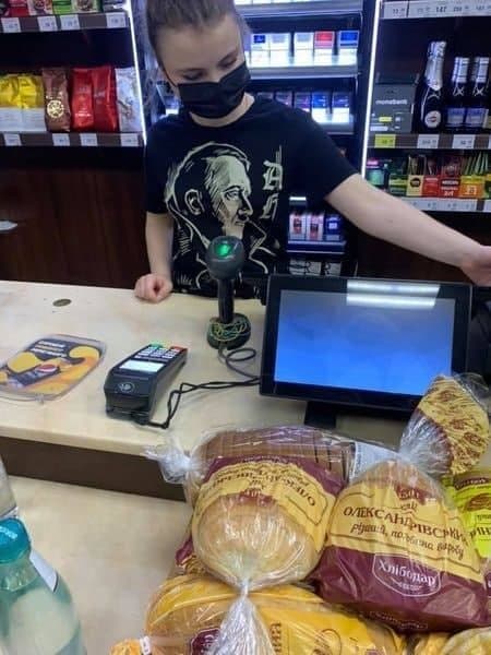 Это к вопросу, почему Донбасс взялся за оружие и не хочет находиться в составе такой Украины.