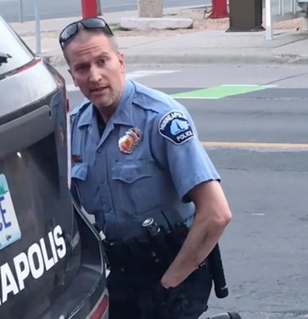 Экс-полицейский Шовин получил 22,5 года тюрьмы за убийство Флойда