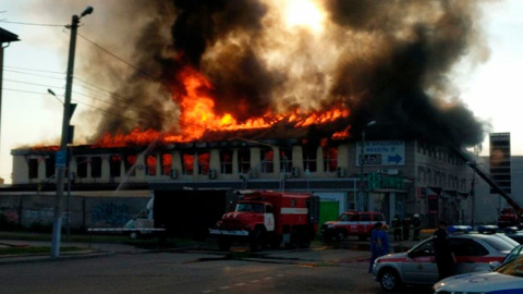 В Пензе загорелся крупный торговый центр